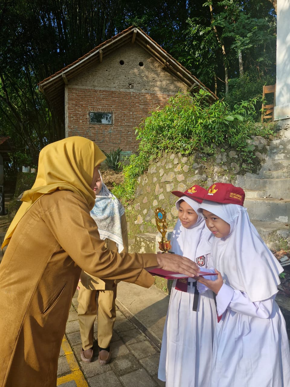 Juara 3 Lomba Tari FLS3N Tingkat Kecamatan Cimalaka 