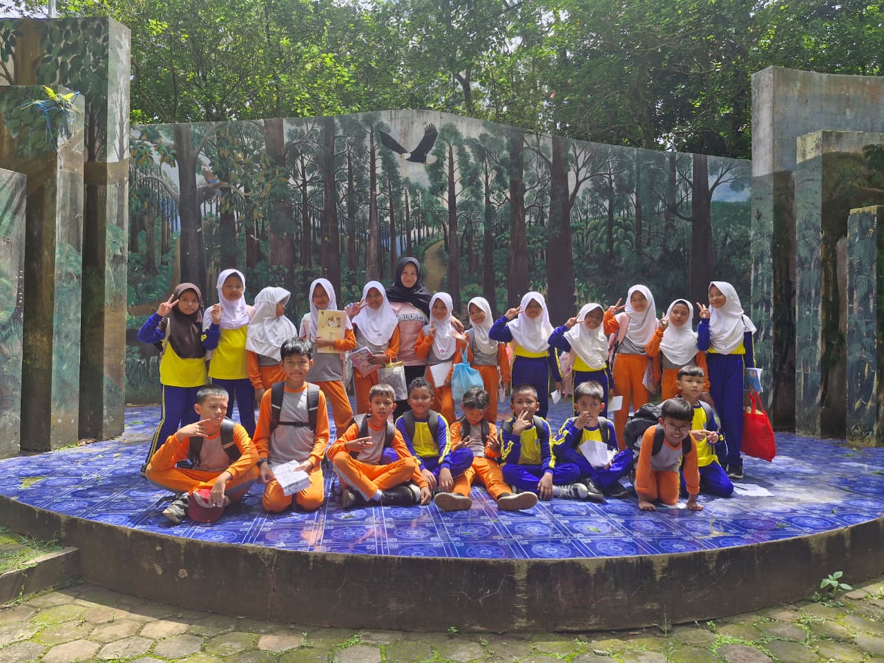 Outdoor Learning kunjungan ke Gunung Kunci